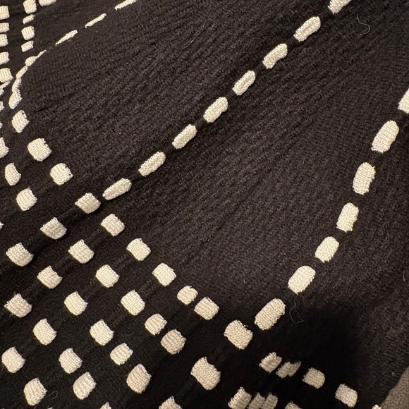 H&M black and white flattering knit dress/ Christmas ready - Picture 4 of 4